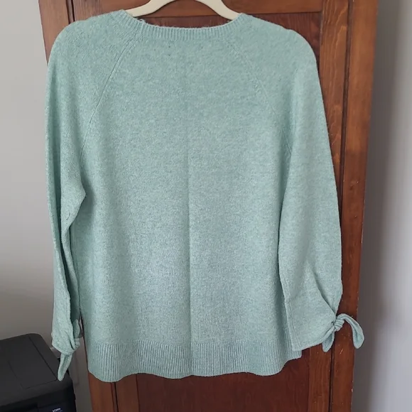 LOFT Women's Light Green V-Neck Sweater - Picture 6 of 6